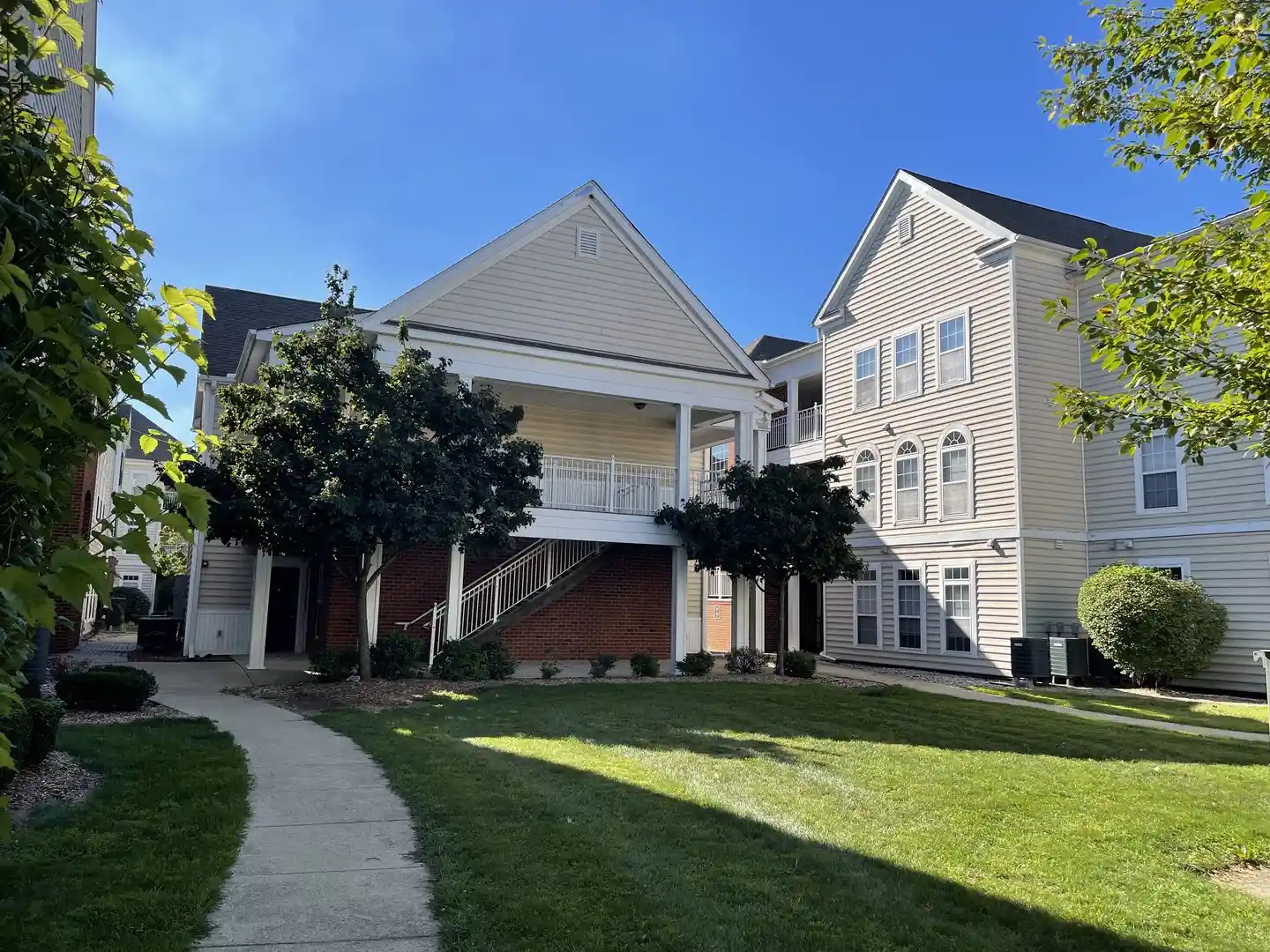 Listing Photo 2 - Condo for sale in 1903 N Lincoln Ave located at 1903 N Lincoln Ave, Urbana, IL 61801 - Unit #206