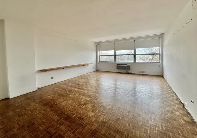 Homes for sale in Chicago, IL | 5530 S Shore Dr #5B, Chicago, IL 60637 | MLS# 12623423