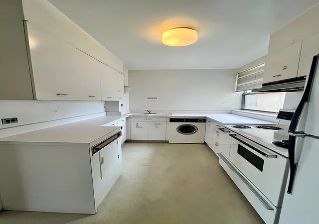 Homes for sale in Chicago, IL | 5530 S Shore Dr #5B, Chicago, IL 60637 | MLS# 12623423