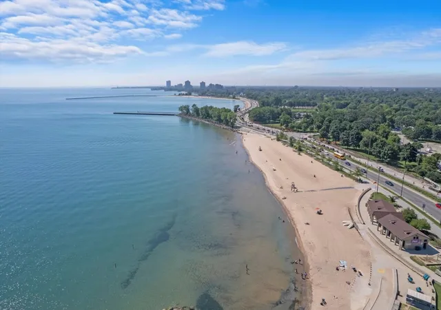 Homes for sale in Chicago, IL | 5530 S Shore Dr #5B, Chicago, IL 60637 | MLS# 12623423
