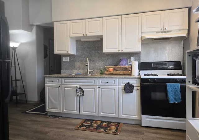 Listing Photo 4 - Condo for sale in building located at 7204 S Rhodes Ave, Chicago, IL 60619