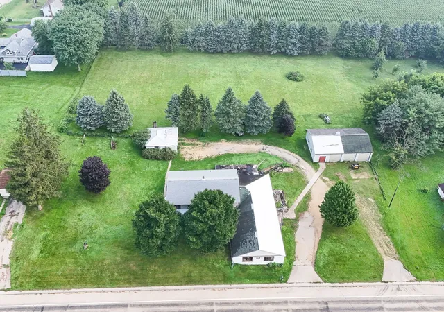 Photo 3 of Single family home for sale at 7916 W Pines Rd, Polo, IL 61064 | MLS# 12623750 | Listing updated on 2026-10-21