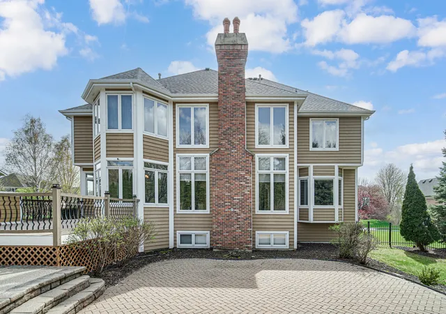 Photo 3 of Single family home for sale at 3n777 Walt Whitman Rd, St. Charles, IL 60175 | MLS# 12623785 | Listing updated on 2026-09-24