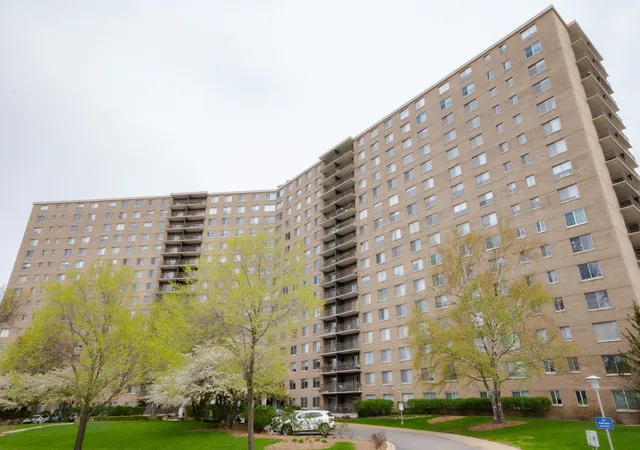Homes for sale in Chicago, IL | 7033 N Kedzie Ave #1408, Chicago, IL 60645 | MLS# 12623978
