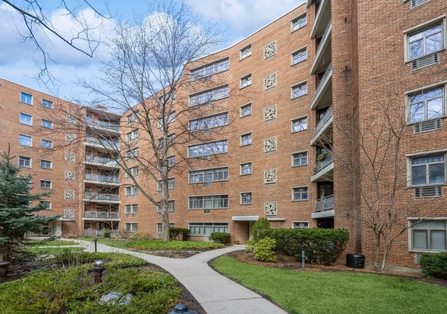 1st image of 1864 Sherman Ave #5NW, Evanston, IL 60201 | MLS# 12624407