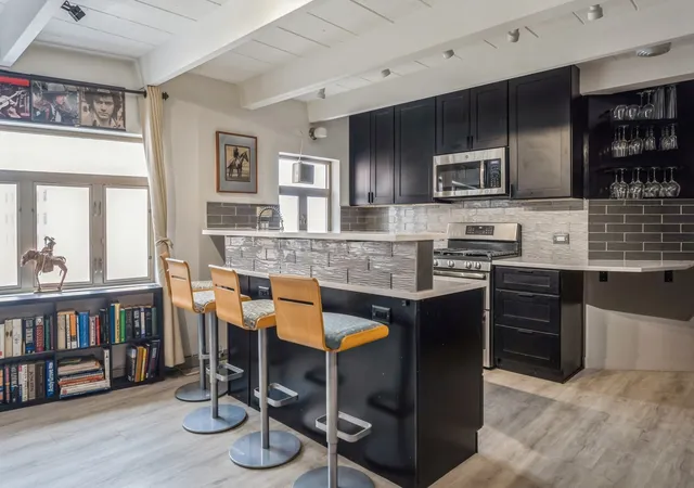 3rd image of 1864 Sherman Ave, Evanston, IL 60201
