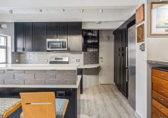 4th image of 1864 Sherman Ave, Evanston, IL 60201