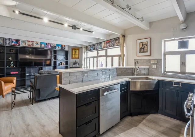 5th image of 1864 Sherman Ave, Evanston, IL 60201