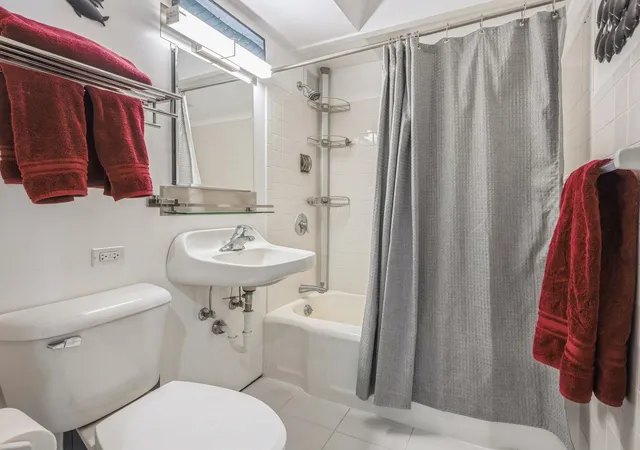 2nd image of 1864 Sherman Ave, Evanston, IL 60201