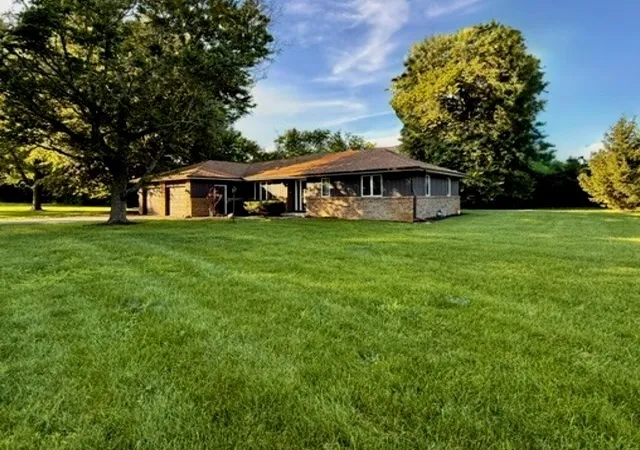 Photo 1 of Single family home for sale at 1106 E Pearl Dr, Mahomet, IL 61853 | MLS# 12624411 | Listing updated on 2026-10-07