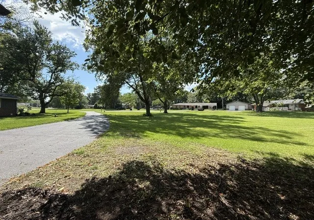 Photo 3 of Single family home for sale at 1106 E Pearl Dr, Mahomet, IL 61853 | MLS# 12624411 | Listing updated on 2026-10-20