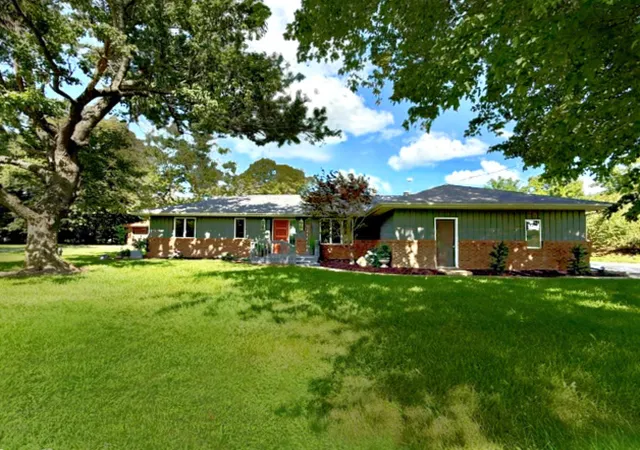 Single family home for sale at 1108 Pearl Dr, Mahomet, IL 61853 | MLS# 12624418