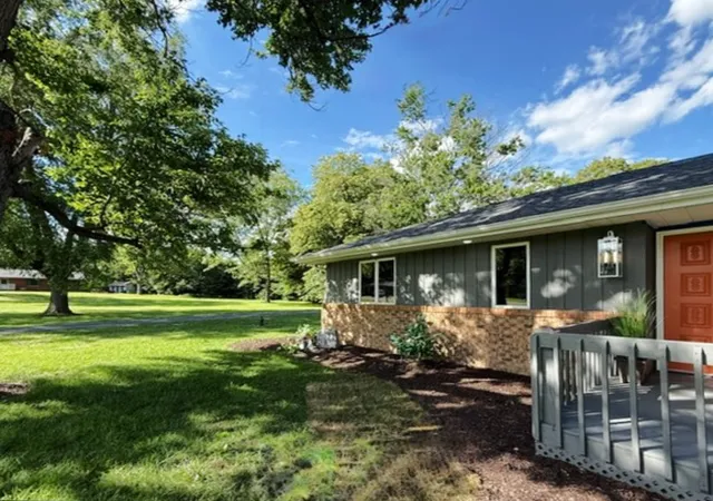 Photo 3 of Single family home for sale at 1108 Pearl Dr, Mahomet, IL 61853 | MLS# 12624418 | Listing updated on 2026-10-29