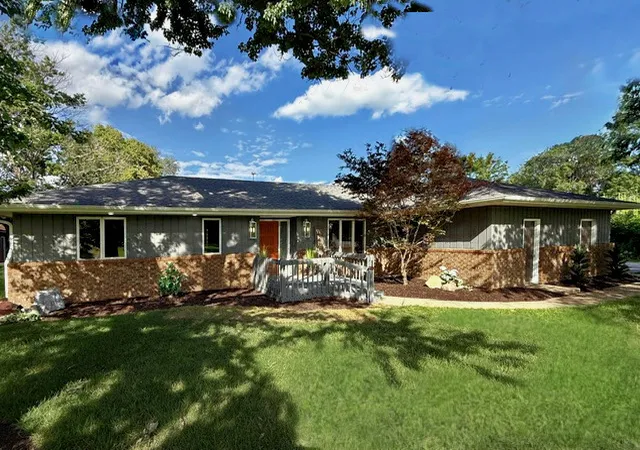 Single family home for sale at 1108 Pearl Dr, Mahomet, IL 61853 | MLS# 12624418