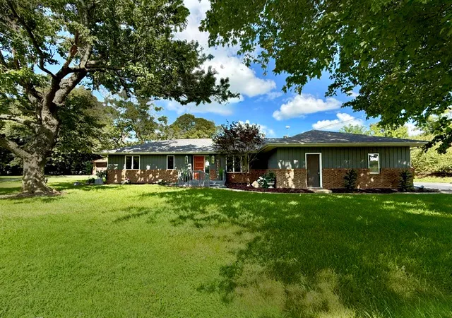 Photo 2 of Single family home for sale at 1108 Pearl Dr, Mahomet, IL 61853 | MLS# 12624418 | Listing updated on 2026-09-13