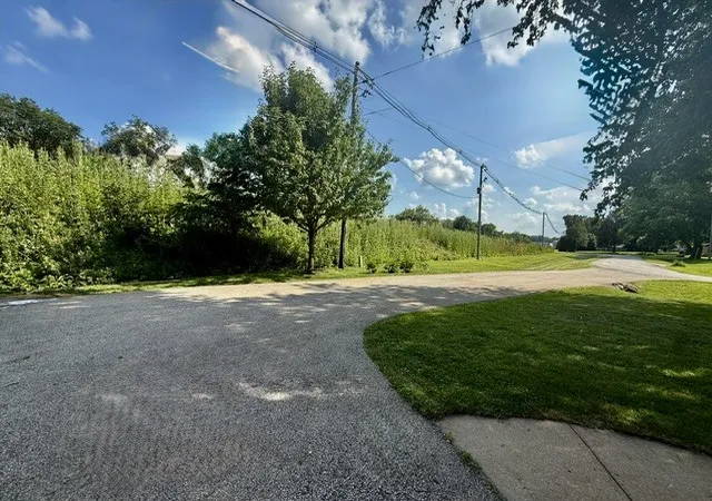 Photo 4 of Single family home for sale at 1108 Pearl Dr, Mahomet, IL 61853 | MLS# 12624418 | Listing updated on 2026-09-13