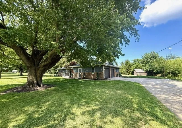 Photo 4 of Single family home for sale at 1108 Pearl Dr, Mahomet, IL 61853 | MLS# 12624418 | Listing updated on 2026-10-29