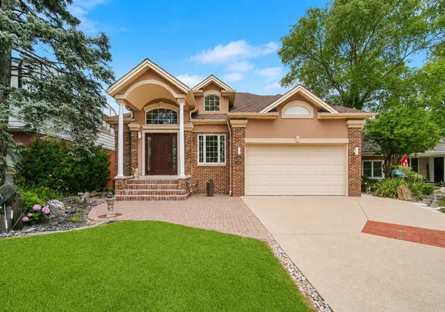Homes for sale in Park Ridge, IL | 1704 Marguerite St, Park Ridge, IL 60068 | MLS# 12624533