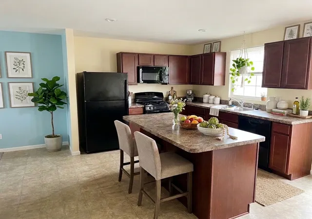 Photo 4 of Single family home for sale at 313 Pheasant Run Rd, Joliet, IL 60433 | MLS# 12624643 | Listing updated on 2026-10-01