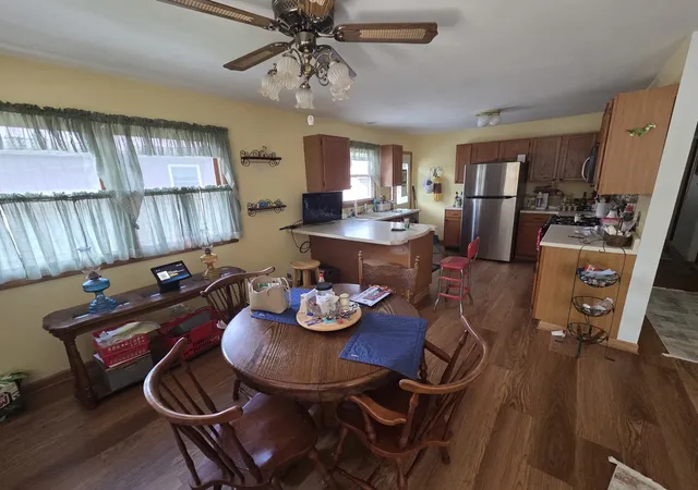 3rd image of 15 Ridgeland Ave, Fox Lake, IL 60020 | MLS# 12624796