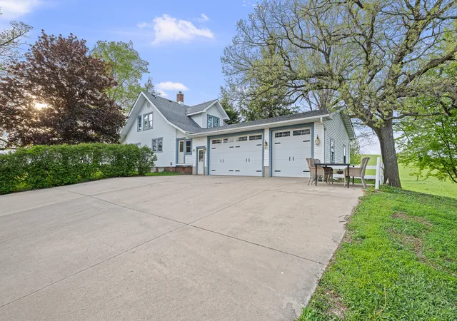 Homes for sale in Kewanee, IL | 10198 E 2720 St, Kewanee, IL 61443 | MLS# 12624805