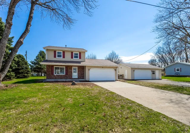 Homes for sale in Albany, IL | 1101 S Bluff St S, Albany, IL 61230 | MLS# 12624933