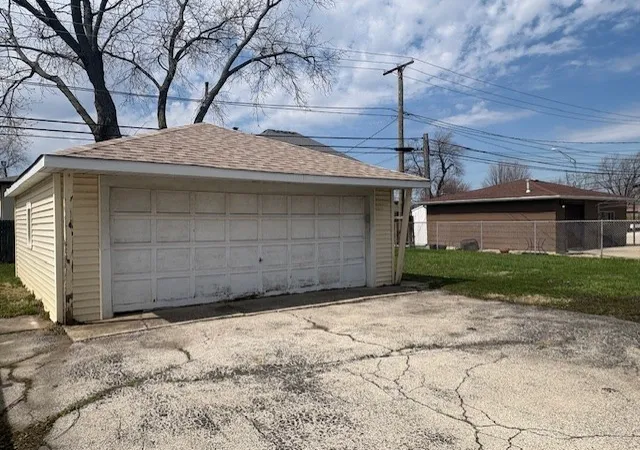 Homes for sale in Chicago Ridge, IL | 10706 Oak Ave, Chicago Ridge, IL 60415 | MLS# 12624979