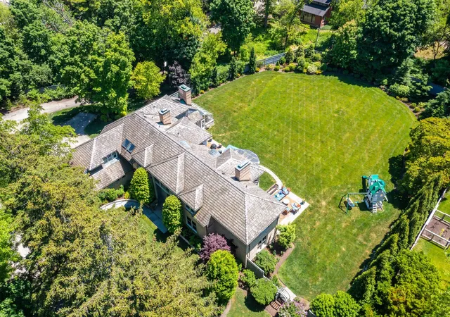 Homes for sale in Lake Forest, IL | 1177 Edgewood Rd, Lake Forest, IL 60045 | MLS# 12625088