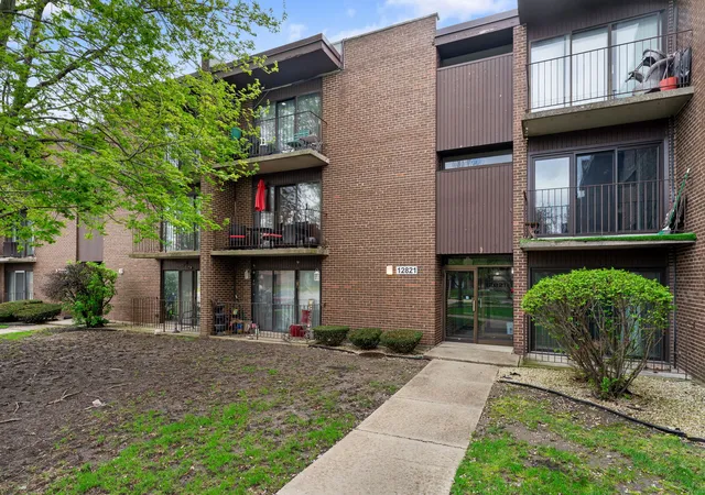 Condo for sale at 12821 S Kenneth Ave #B3, Alsip, IL 60803 | MLS# 12625173