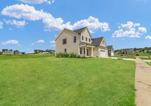 Photo 3 of Single family home for sale at 1113 Willowgrove Ln, Mahomet, IL 61853 | MLS# 12625232 | Listing updated on 2026-08-10
