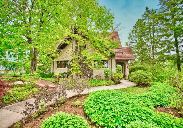 2nd image of 104 N Julian St, Naperville, IL 60540 | MLS# 12625335