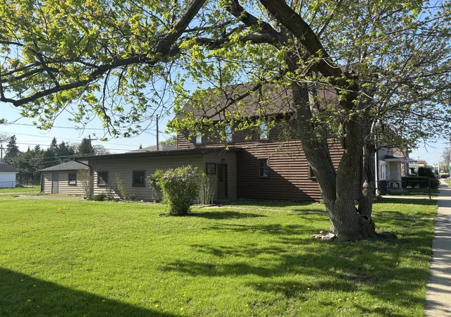 Photo 3 of Single family home for sale at 8758 Central Ave, Oak Lawn, IL 60453 | MLS# 12625340 | Listing updated on 2026-09-23