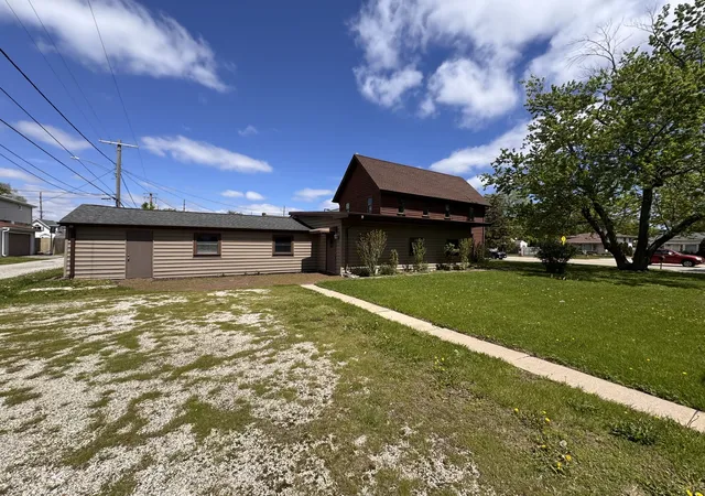 Photo 3 of Single family home for sale at 8758 Central Ave, Oak Lawn, IL 60453 | MLS# 12625340 | Listing updated on 2026-09-23