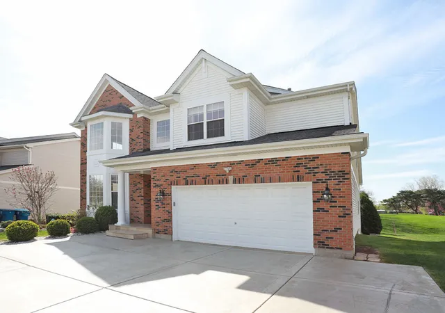 3rd image of 829 Clover Ridge Ln, Itasca, IL 60143 | MLS# 12625445
