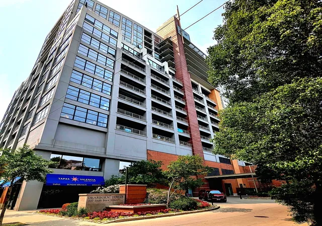 Listing Photo 1 - Condo for sale in building located at 1530 S State St, Chicago, IL 60605 - Unit #17R