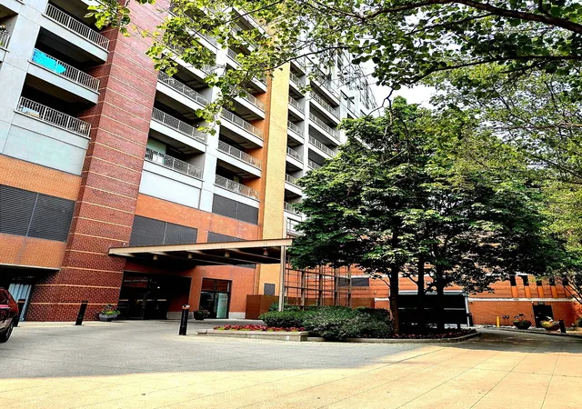 Listing Photo 2 - Condo for sale in building located at 1530 S State St, Chicago, IL 60605 - Unit #17R