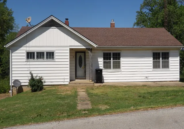 Photo 1 of Single family home for sale at 606 Bohn St, Rosiclare, IL 62982 | MLS# 12625515 | Listing updated on 2026-10-12