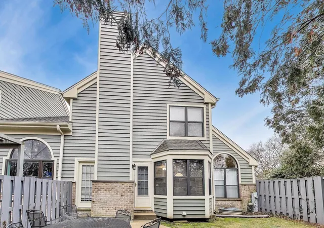 Photo 3 of Townhouse for sale at 2601 Burton Dr, Westchester, IL 60154 | MLS# 12625544 | Listing updated on 2026-10-06