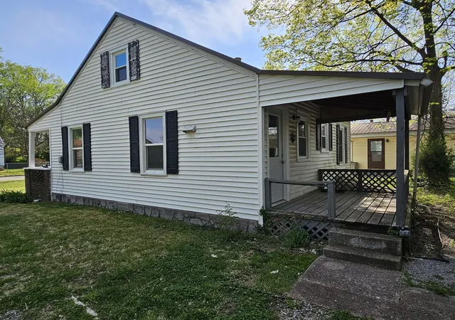 3rd image of 415 E Johnson St, Fairfield, IL 62837 | MLS# 12625548