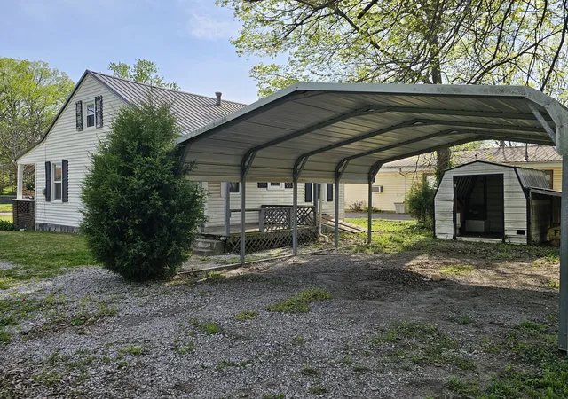 4th image of 415 E Johnson St, Fairfield, IL 62837 | MLS# 12625548