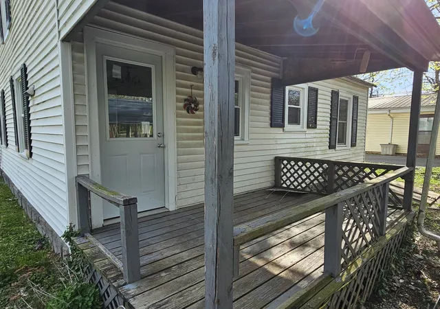5th image of 415 E Johnson St, Fairfield, IL 62837 | MLS# 12625548