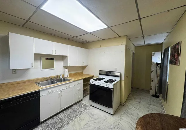 Photo 4 of Single family home for sale at 608 Adams, Quincy, IL 62301 | MLS# 12625605 | Listing updated on 2026-10-06