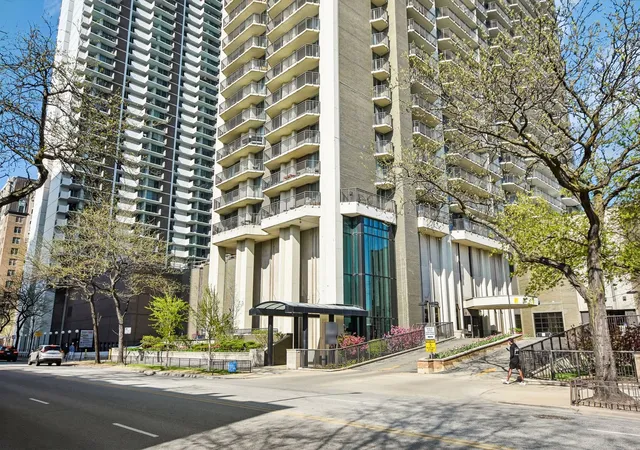 2nd image of 6007 N Sheridan Rd #29F, Chicago, IL 60660 | MLS# 12625629