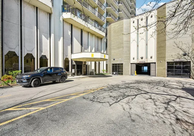3rd image of 6007 N Sheridan Rd #29F, Chicago, IL 60660 | MLS# 12625629