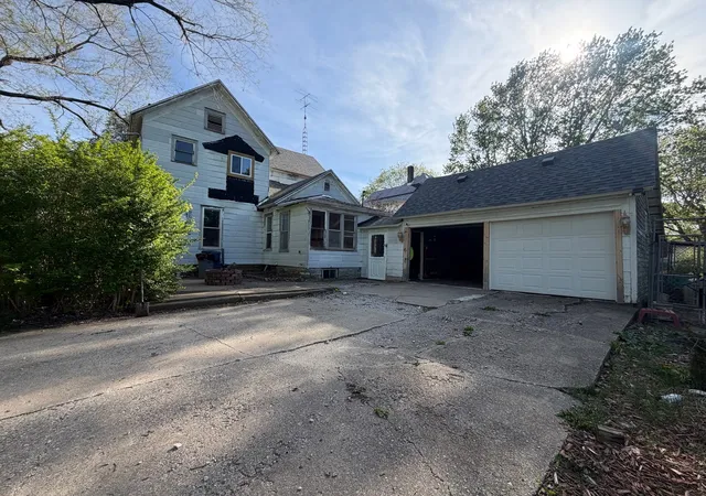image of 385 E Main St, Sheldon, IL 60966 | MLS# 12625701