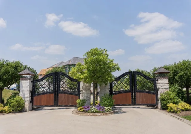 2nd image of 23 Enclave Ct, South Barrington, IL 60010 | MLS# 12625719