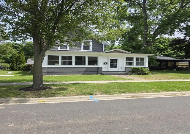 Photo 1 of Single family home for sale at 118 N Washington St, Carpentersville, IL 60110 | MLS# 12625772 | Listing updated on 2026-10-03