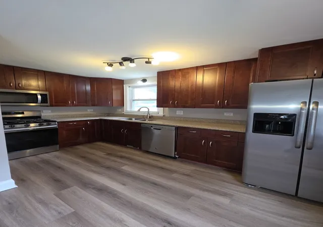 3rd image of 118 N Washington St, Carpentersville, IL 60110 | MLS# 12625772