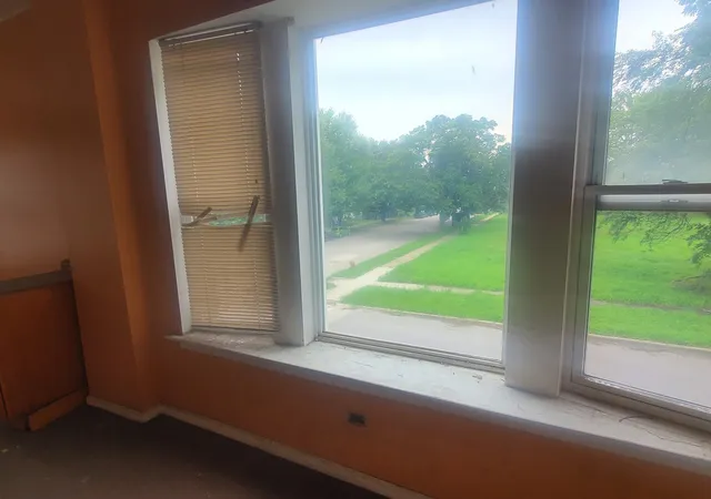 Listing Photo 2 - Condo for sale in building located at 5258 S Emerald Ave, Chicago, IL 60609 - Unit #