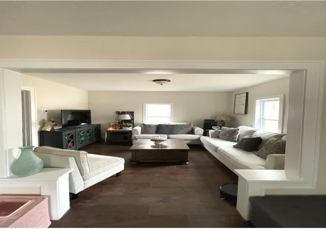 Photo 3 of Sale Pending at 321 Washington St, Rockford, IL 61104 | MLS# 12625813 | Listing updated on 2026-08-24
